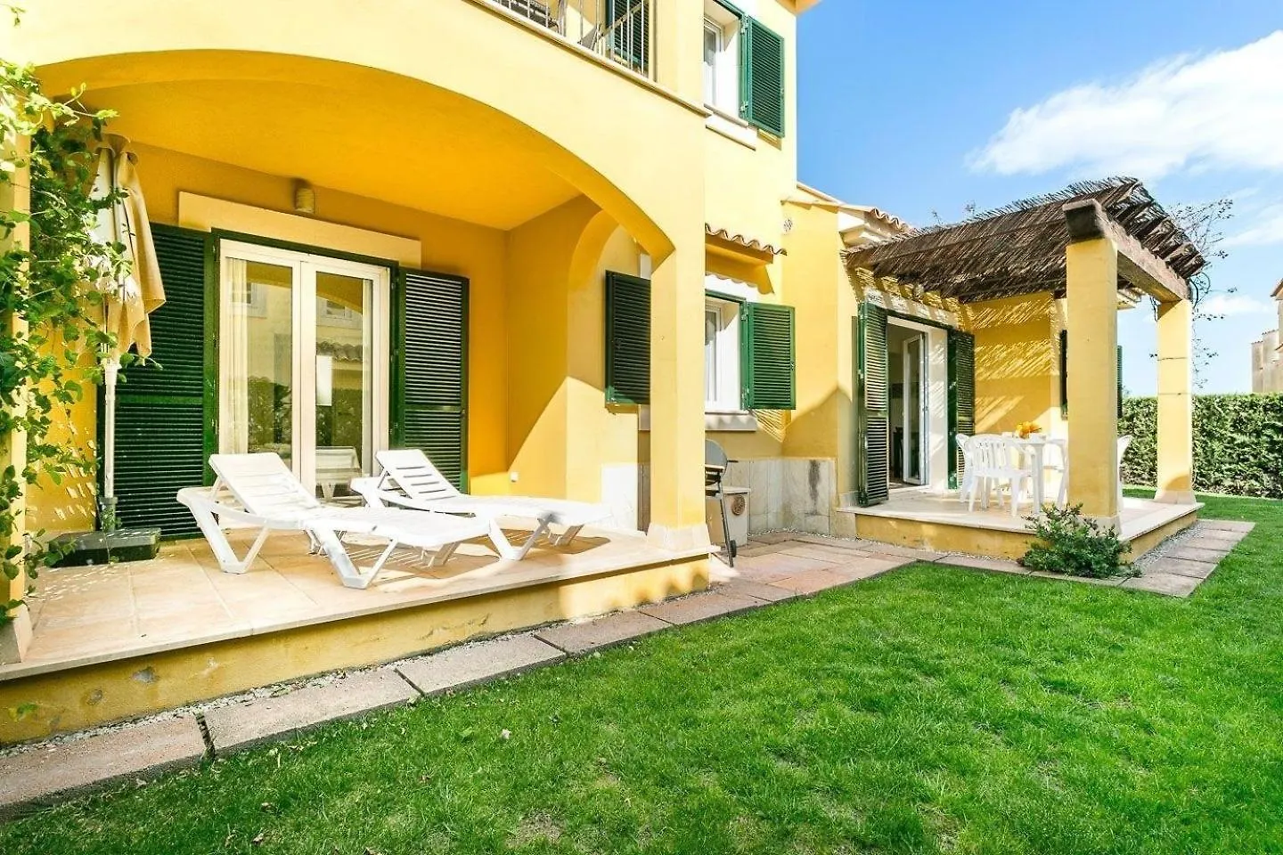 Mediterranes Appartement Mit Pool location
